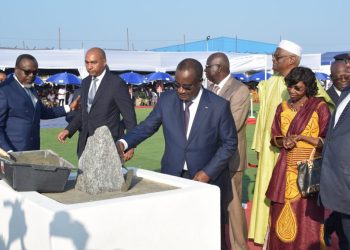 LE CHEF DU GOUVERNEMENT POSE LA PREMIÈRE PIERRE DE LA CENTRALE THERMIQUE« KEKELI EFFICIENT POWER »